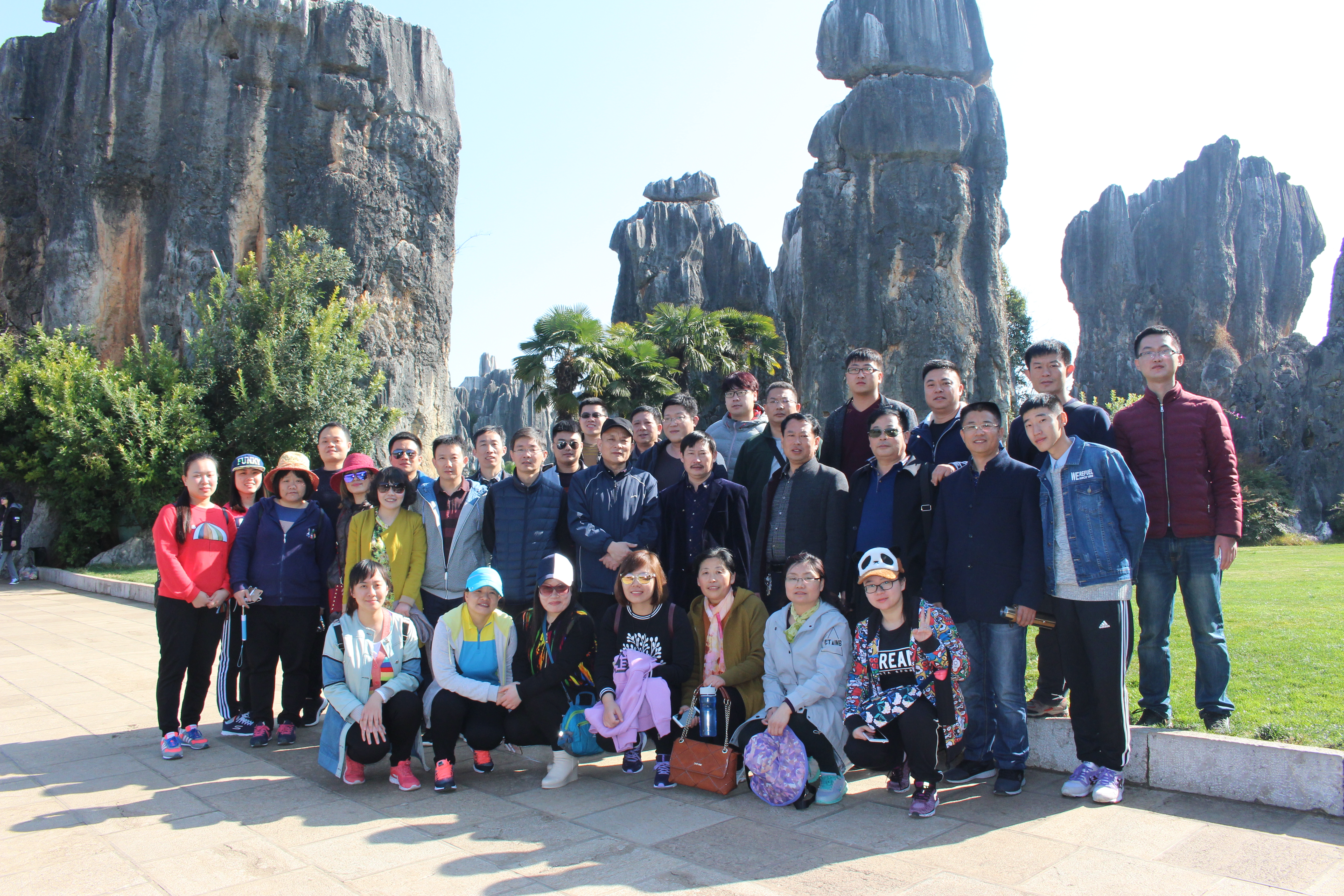 f181dd21790d098aead2af33f7066d8c.jpg 石林留念1.JPG